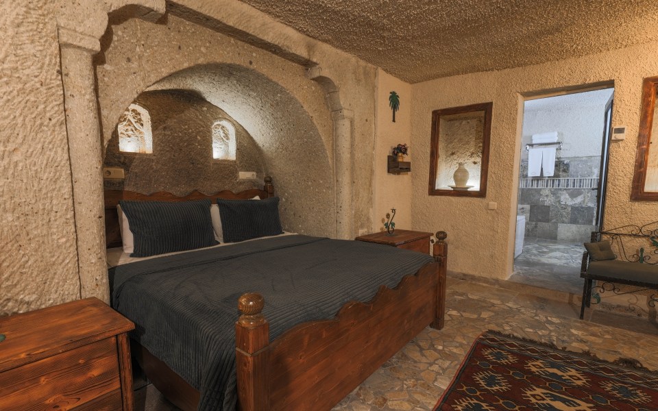 Deluxe Cave Suite